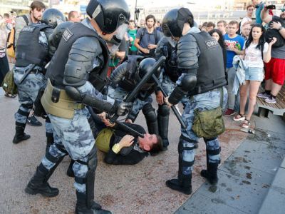 Разгон митинга на Трубной площади. Фото: Alexander Zemlianichenko / AP